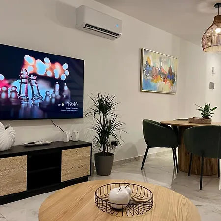 Fatcow Beach Apartment Ultra Larnaca Exterior photo