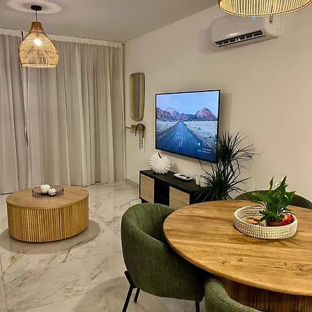 Fatcow Beach Apartment Ultra Larnaca Exterior photo